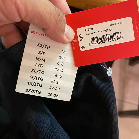 SPANX Look At Me Now Black Camo Leggings size S - Picture 2 of 6